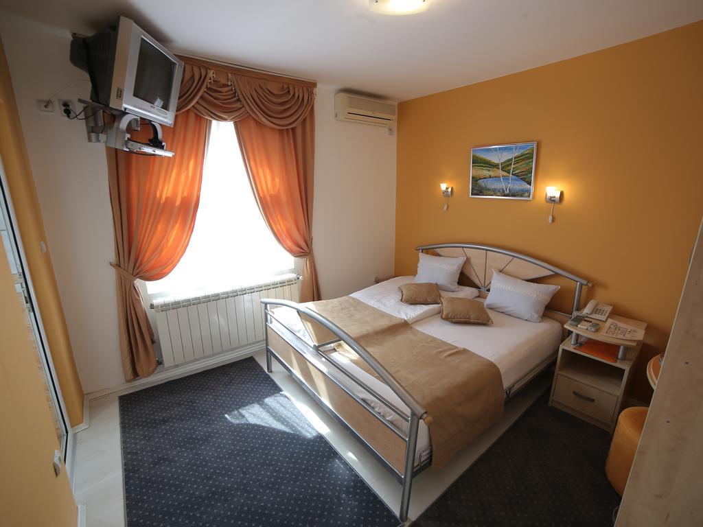 Hotel Zeneva Kragujevac Rom bilde
