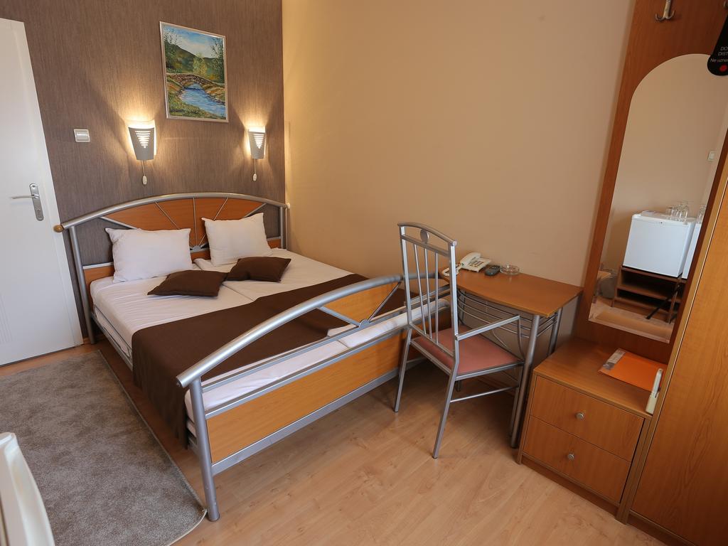 Hotel Zeneva Kragujevac Eksteriør bilde
